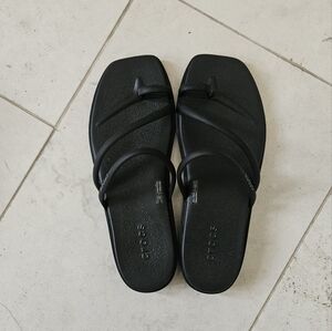 CROCS Classic Black Sandals